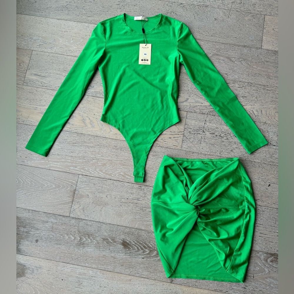 SORELLE UK green bodysuit & skirt new XS